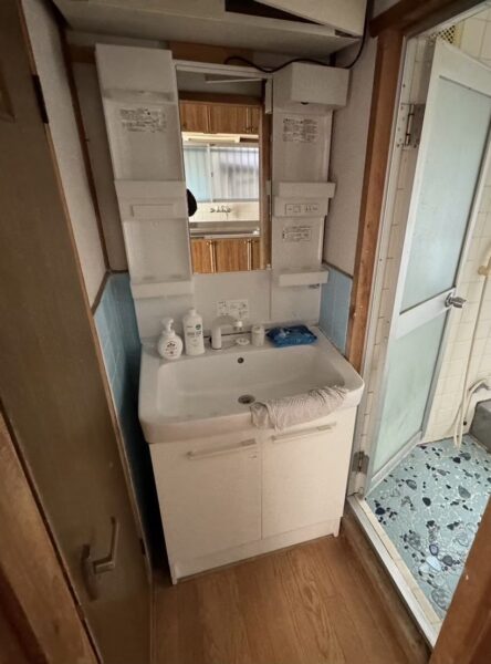 石田様邸　洗面化粧台before